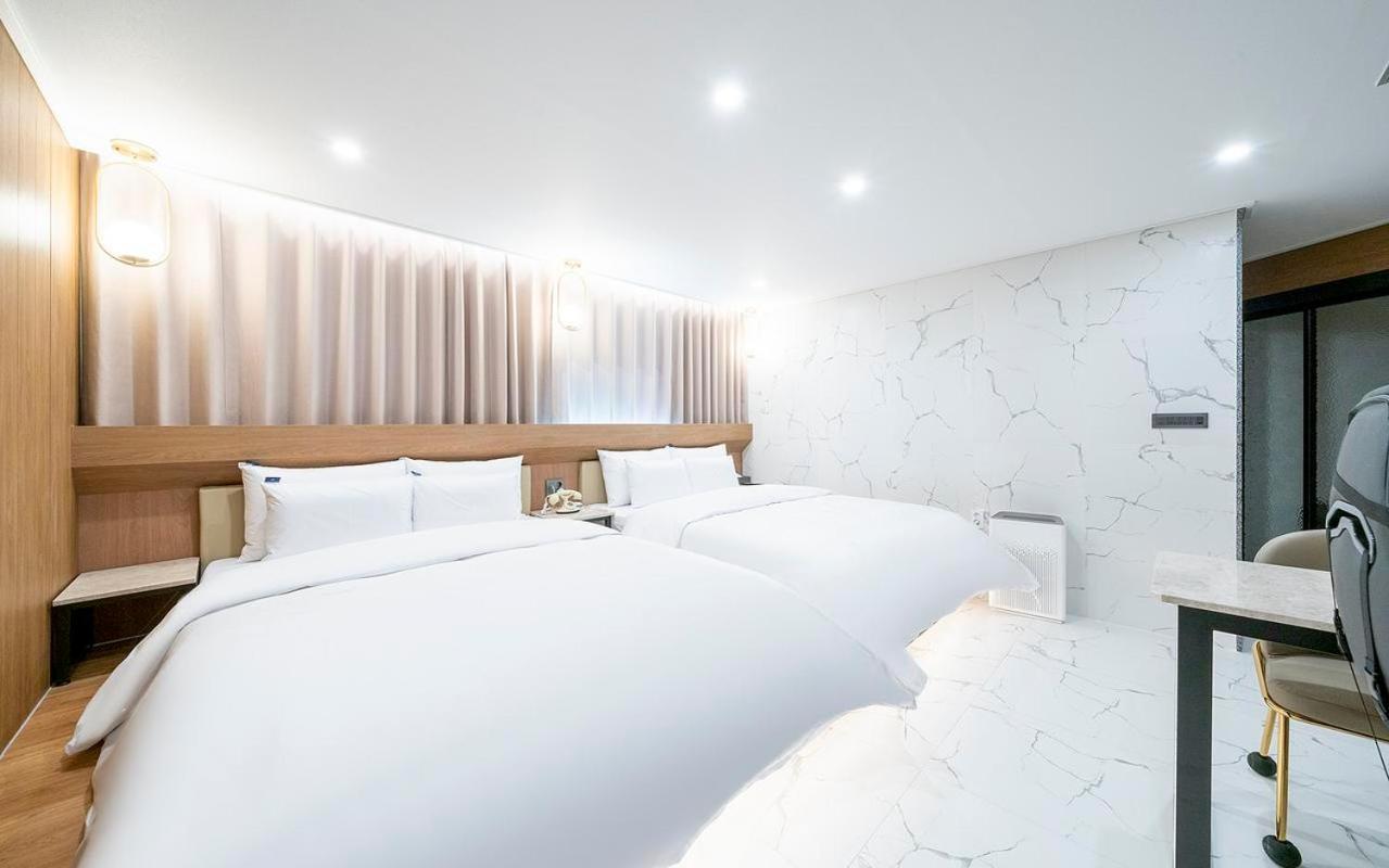 Rosy Hotel Cheongju Exterior photo