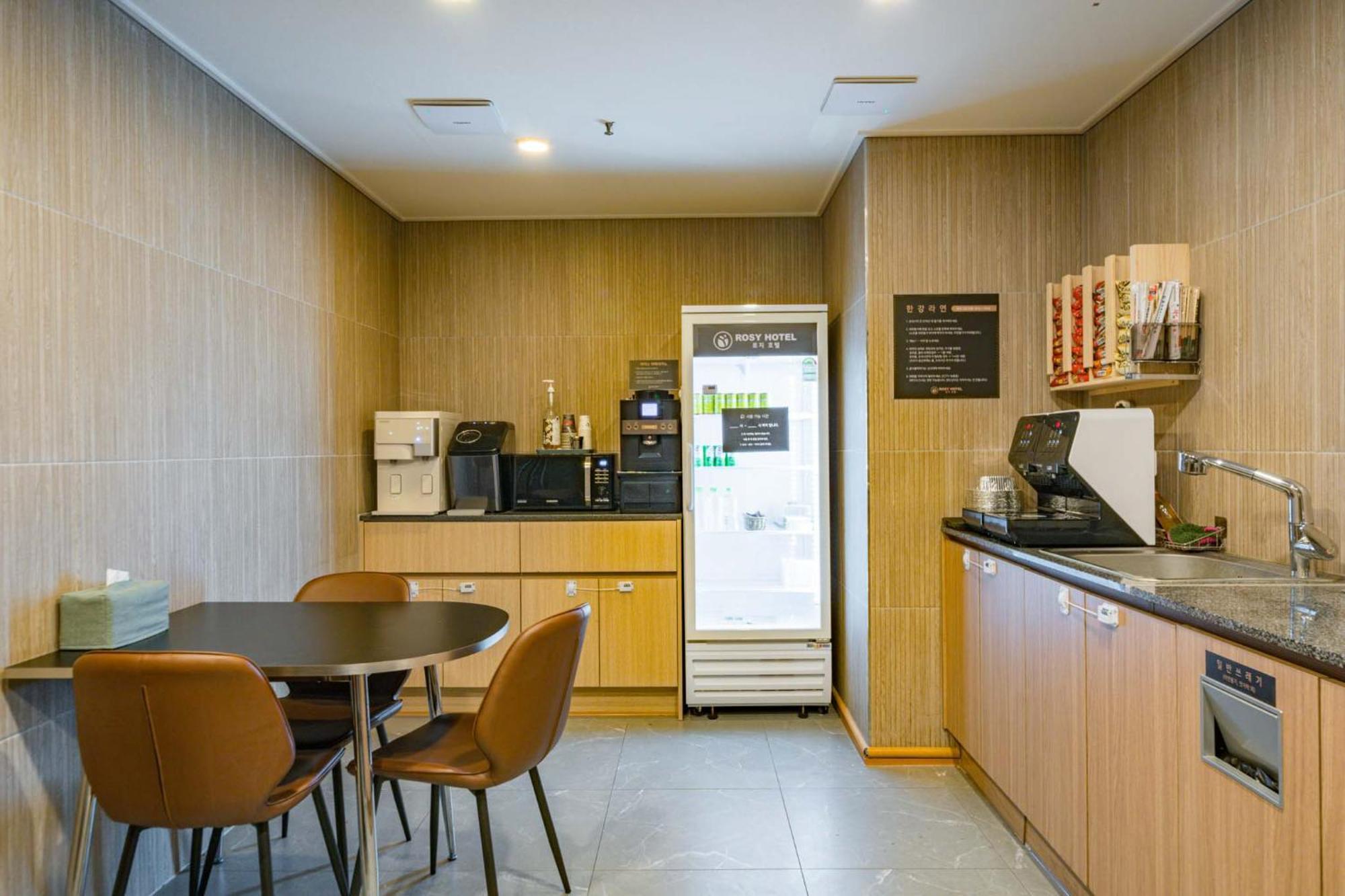 Rosy Hotel Cheongju Exterior photo